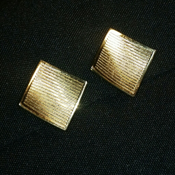 Napier - Clip-On Earrings Gold Tone Curved Square - Picture 2 of 8